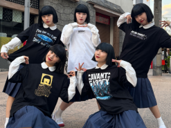 AVANTGARDEY 妹妹頭印花短袖T恤