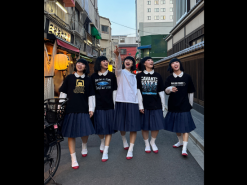 AVANTGARDEY 妹妹頭印花短袖T恤